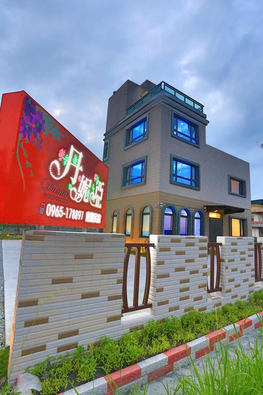 Dania Garden Bed & Breakfast Luodong Luaran gambar