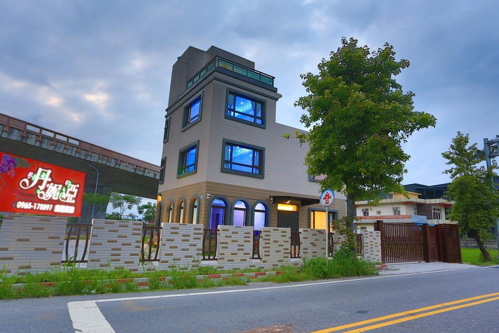 Dania Garden Bed & Breakfast Luodong Luaran gambar