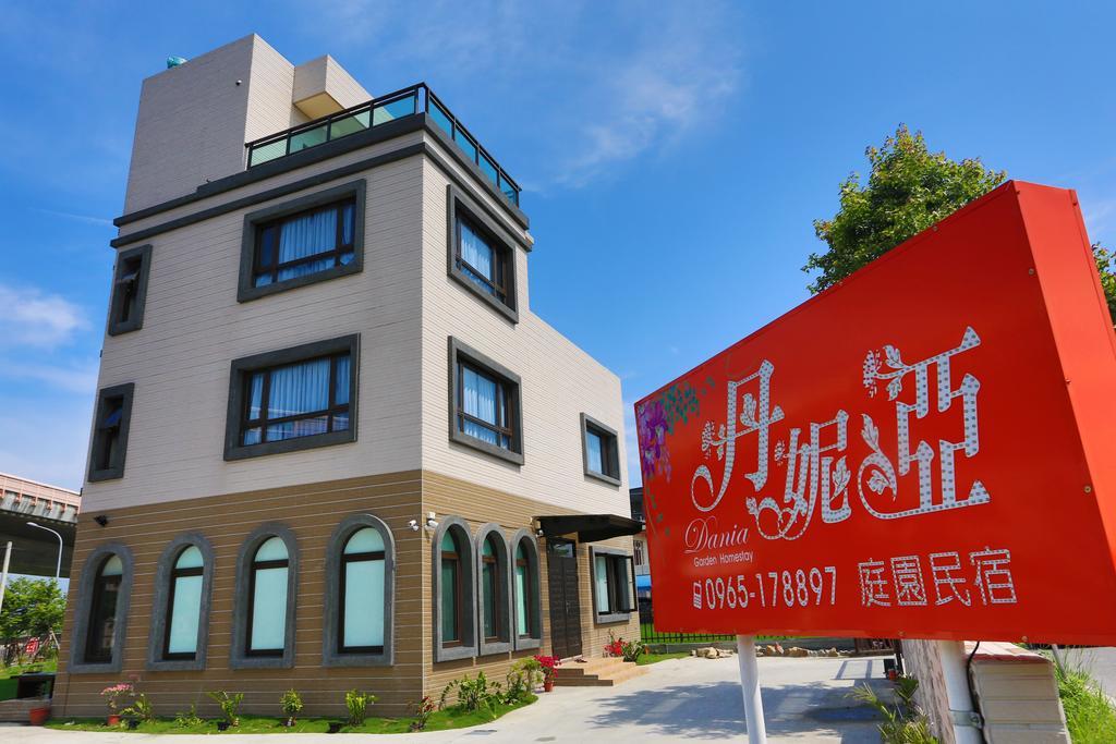 Dania Garden Bed & Breakfast Luodong Luaran gambar