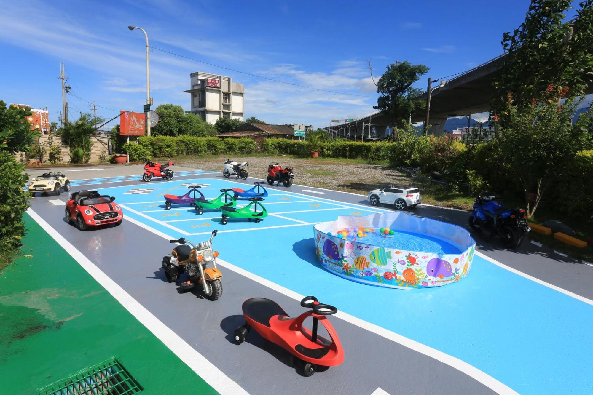 Dania Garden Bed & Breakfast Luodong Luaran gambar