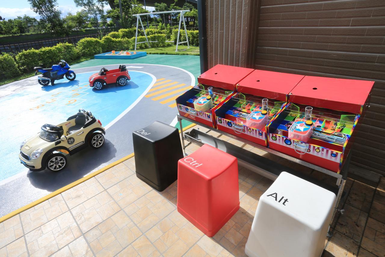Dania Garden Bed & Breakfast Luodong Luaran gambar