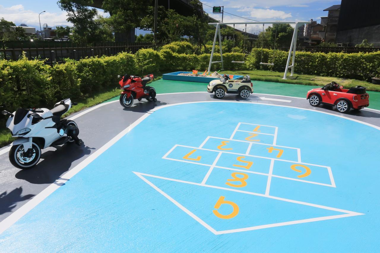 Dania Garden Bed & Breakfast Luodong Luaran gambar