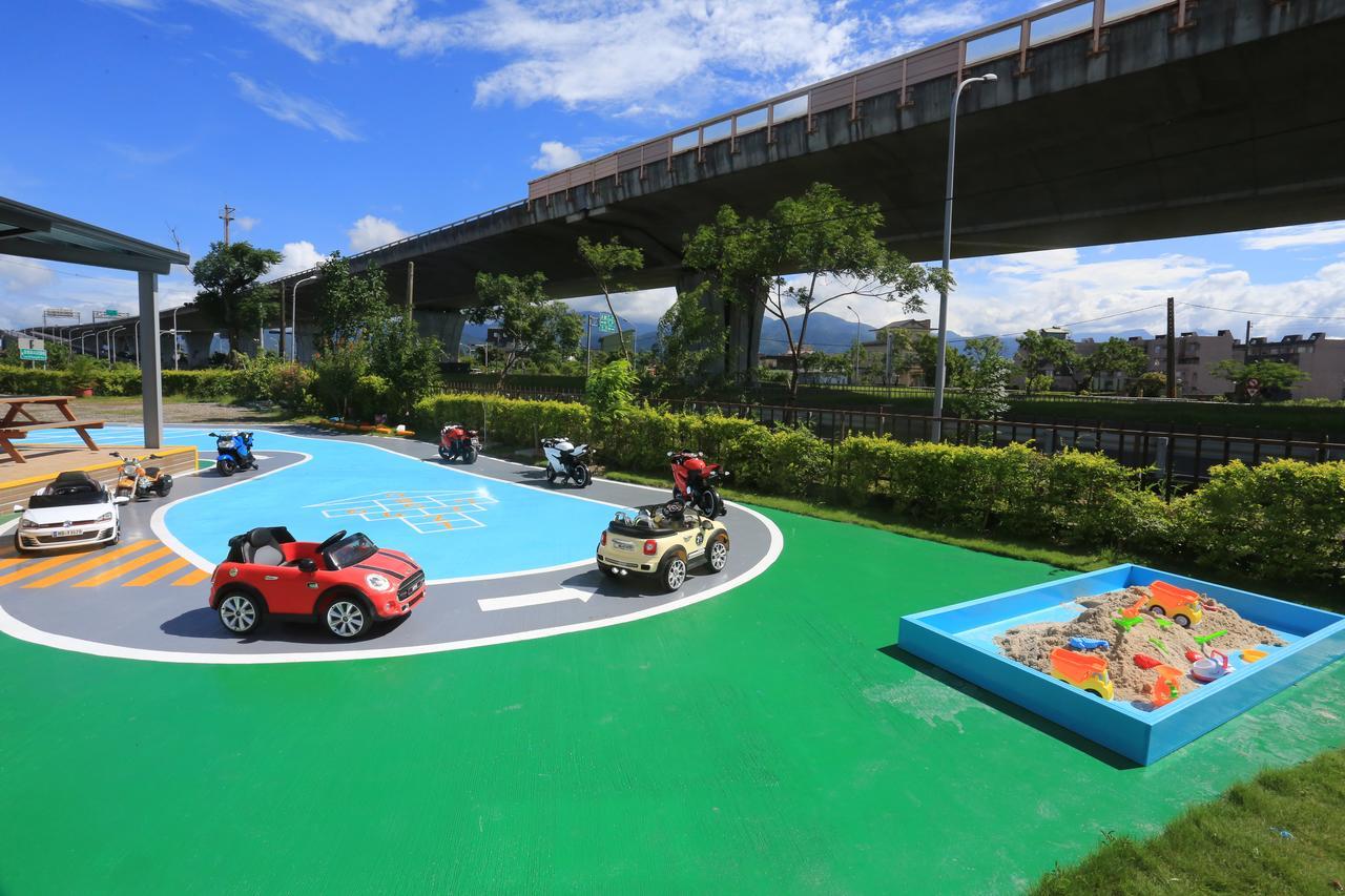 Dania Garden Bed & Breakfast Luodong Luaran gambar
